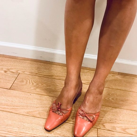 Aerosoles coral pink leather mules with front bow ornament. Size 6. EUC - Picture 2 of 12